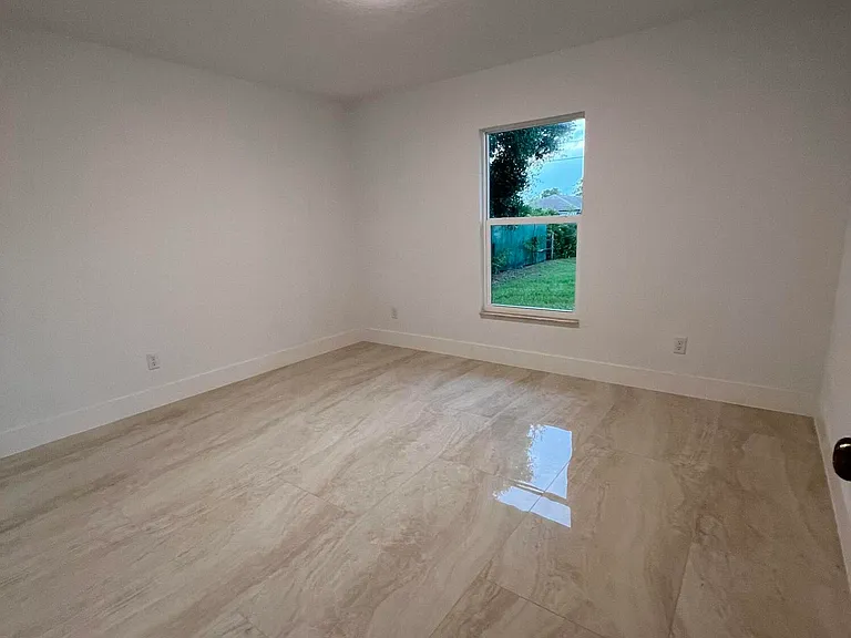 1625 Waneta St SE — Photo 9
