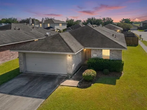 8202 Greenleaf St, Baytown, TX 77523