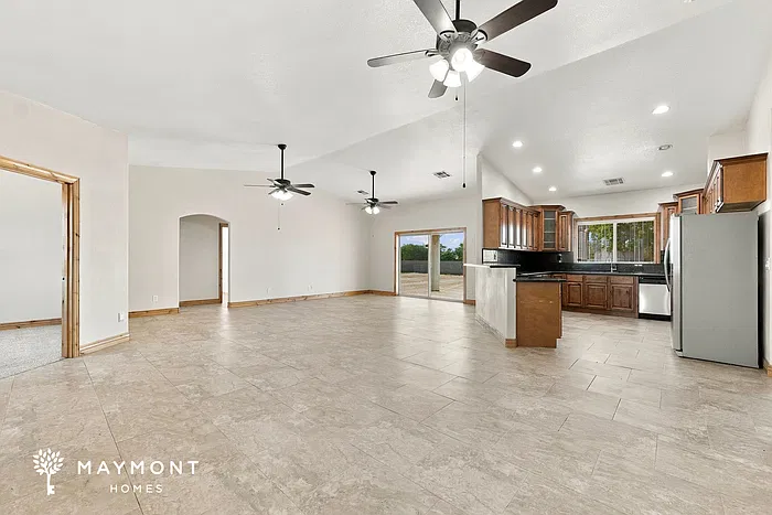 3 bed, 2.0 bath, 2133 sqft, $2,300 — Photo 4