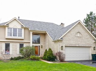 202 Stonebridge Way, Mundelein, IL 60060