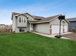 1335 10th Ave SE, Cambridge, MN 55008