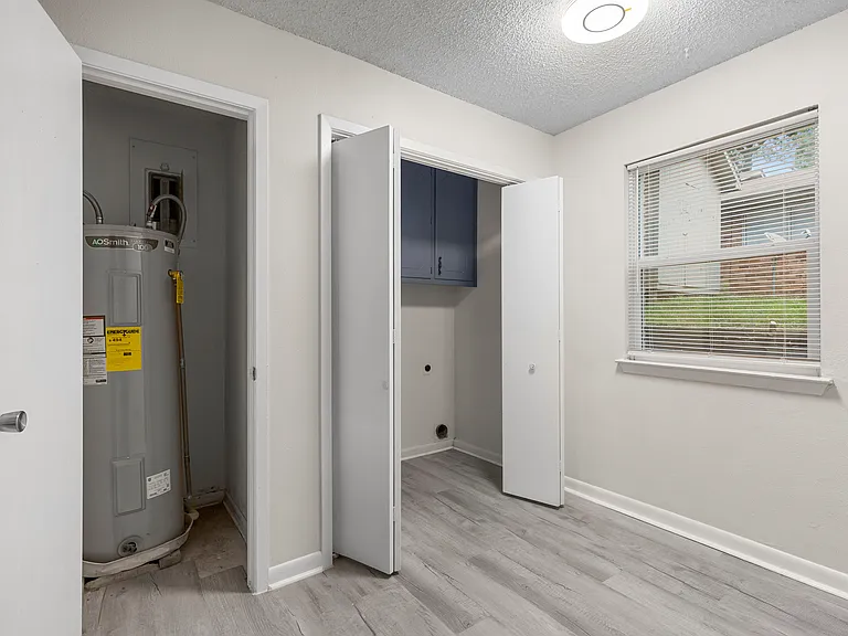 1205 W Texas St — Photo 13