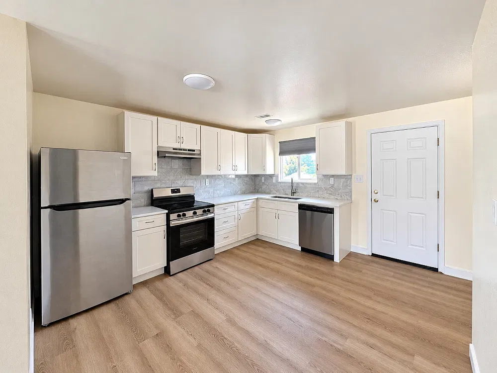 2 bed, 950 sqft, $1,350 — Photo 2