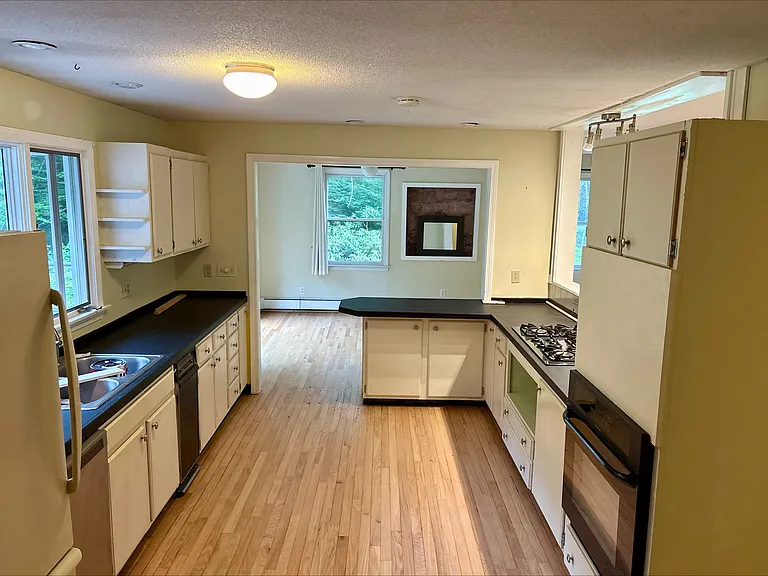 527 Harpswell Rd — Photo 3