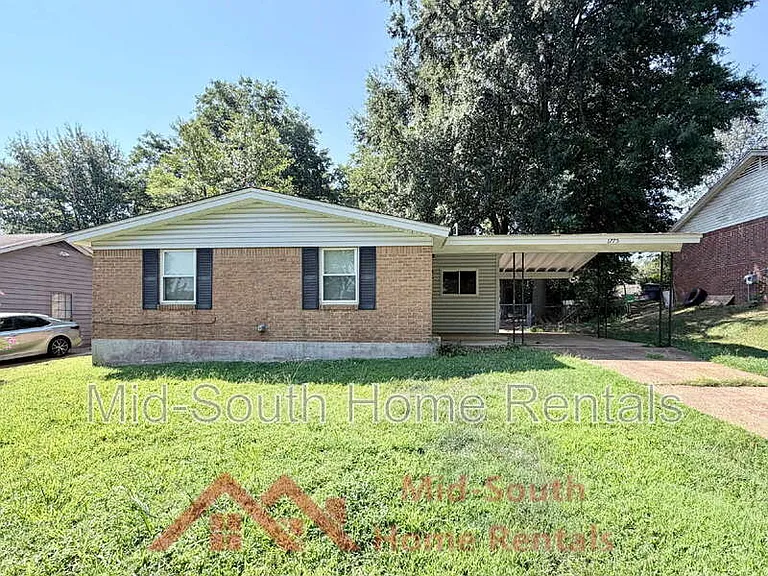 1775 Colonial Hills Dr — Photo 1