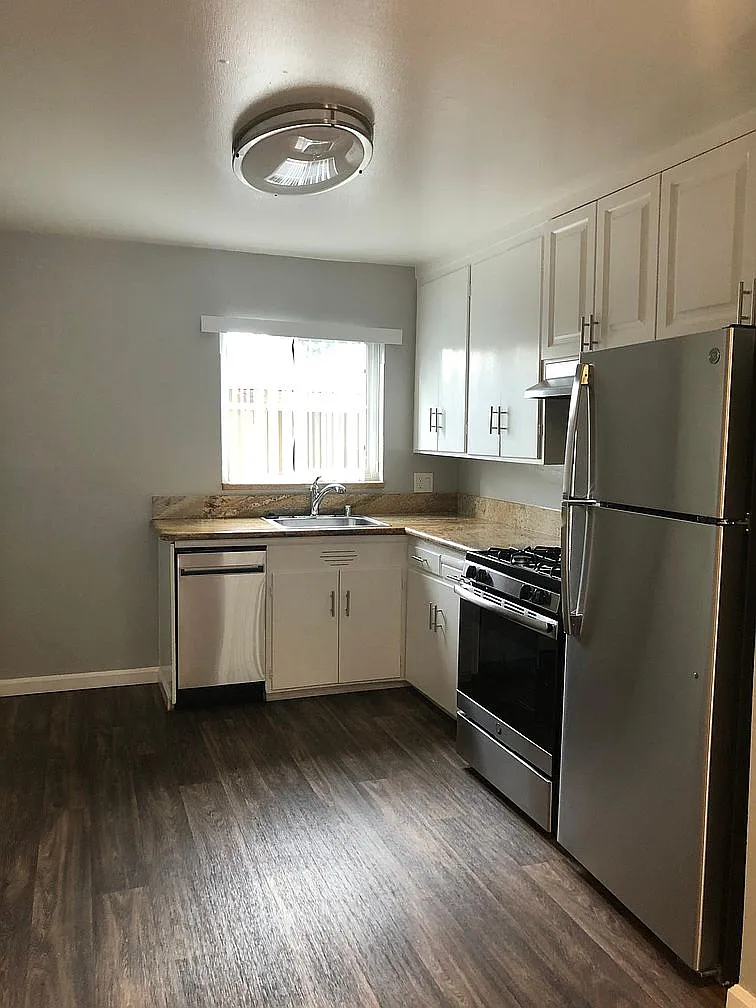 2 bed, 728 sqft, $3,045 — Photo 2
