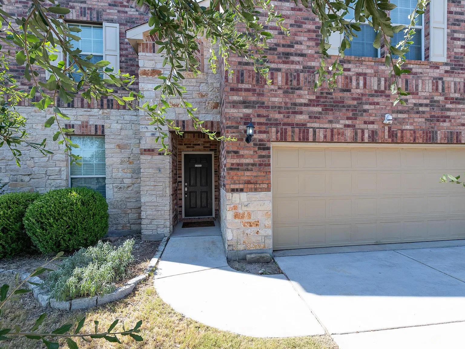4 bed, 2.5 bath, 2791 sqft, $2,295 — Photo 3