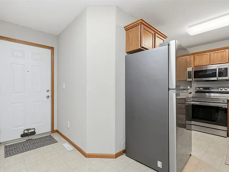 660 Magnolia Ln #2 — Photo 4