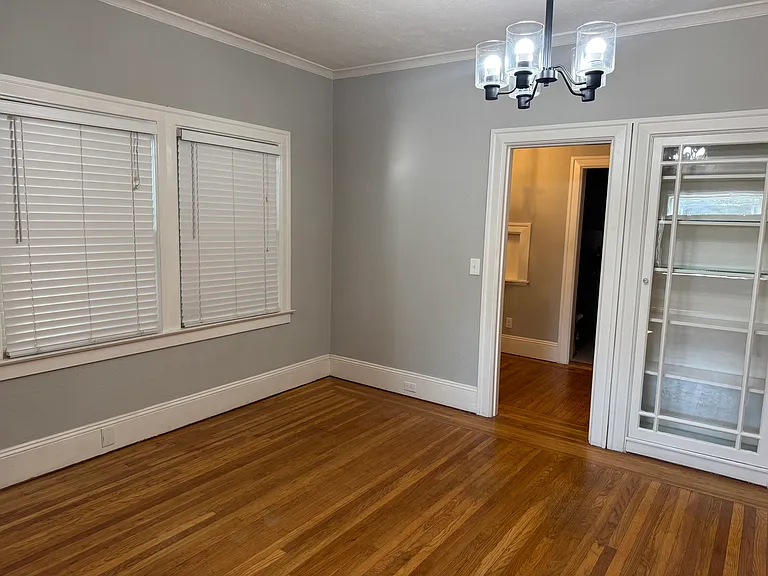 2220 Lakeshore Ave #1-6 — Photo 2