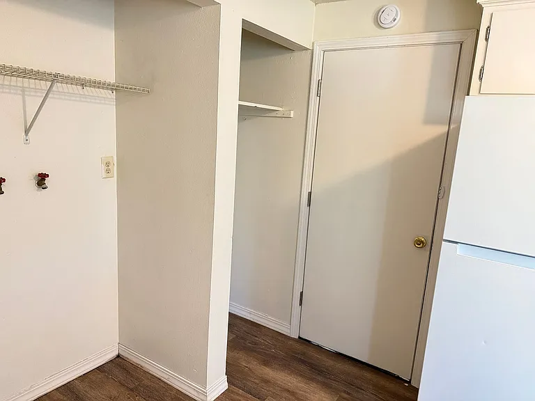 435 S 40th St — Photo 27