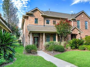 18 Ginger Jar St, Spring, TX 77382