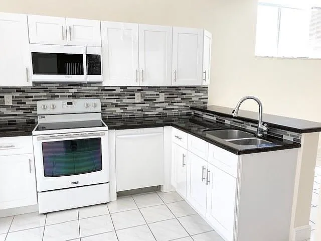 3145 N 37th Ave — Photo 8
