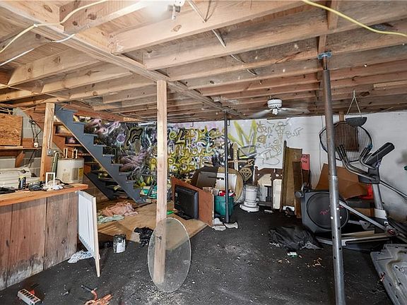 3rd image of 252 Hudson Way