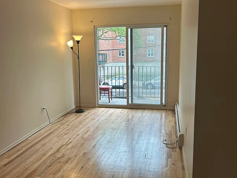 28-23 38th St #2 — Photo 5