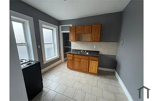 220 Roseville Ave #210 Photo 1