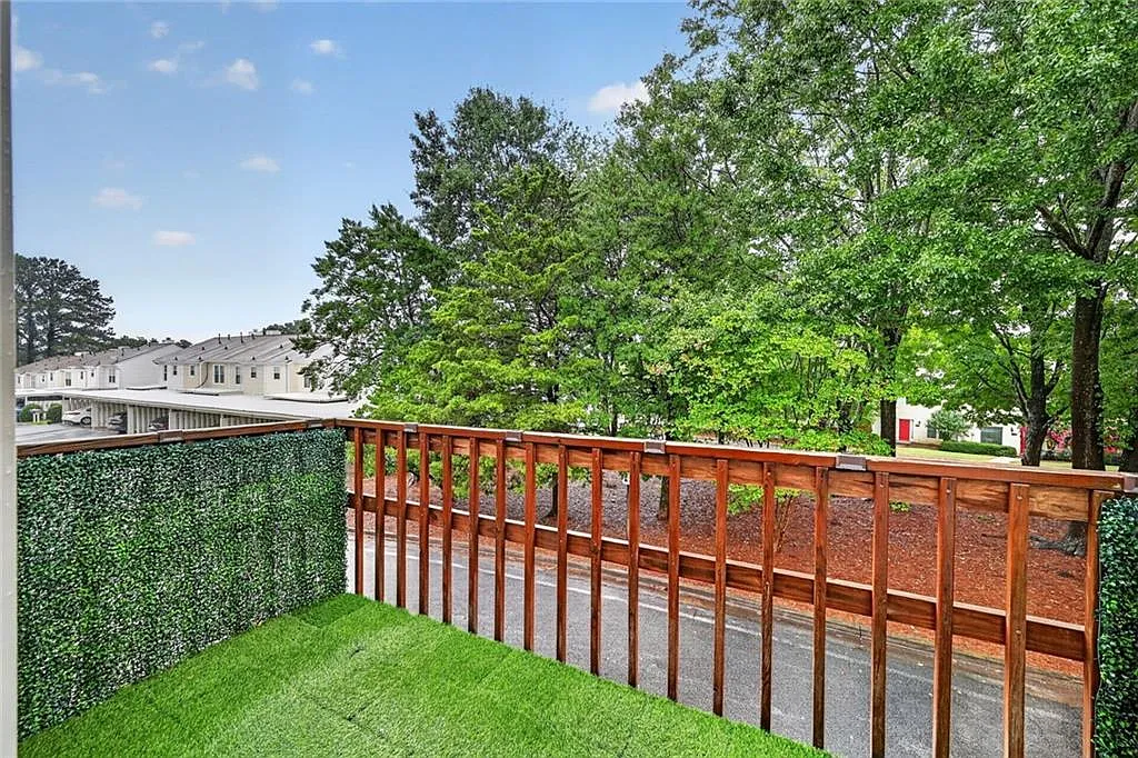 3 bed, 3.5 bath, 1240 sqft, $2,500 — Photo 4
