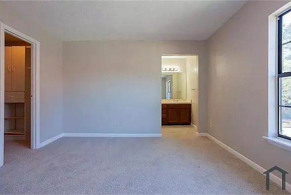 2600 Lantern Ln — Photo 4
