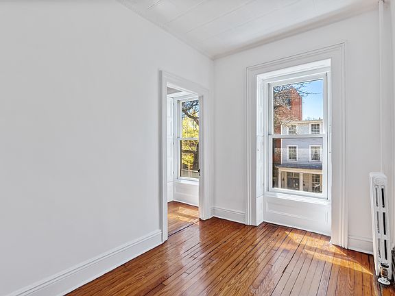 3rd image of 363 Pacific St Floor 2