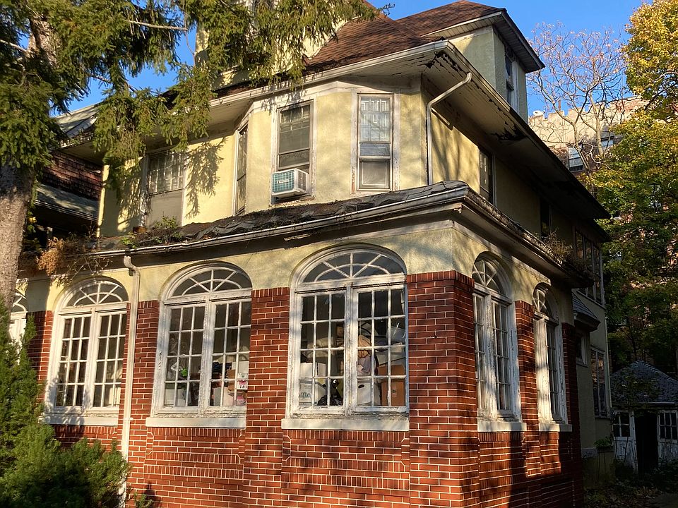 1st image of 1139 E 19th St