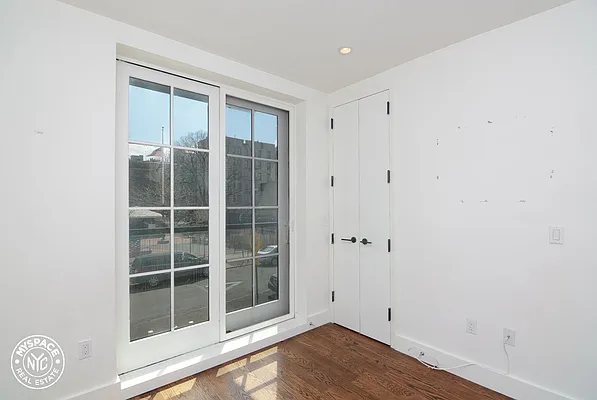 Rented by MySpaceNYC | media 29