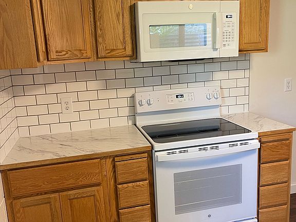 4th image of 241 N Lieuallen St #1/2