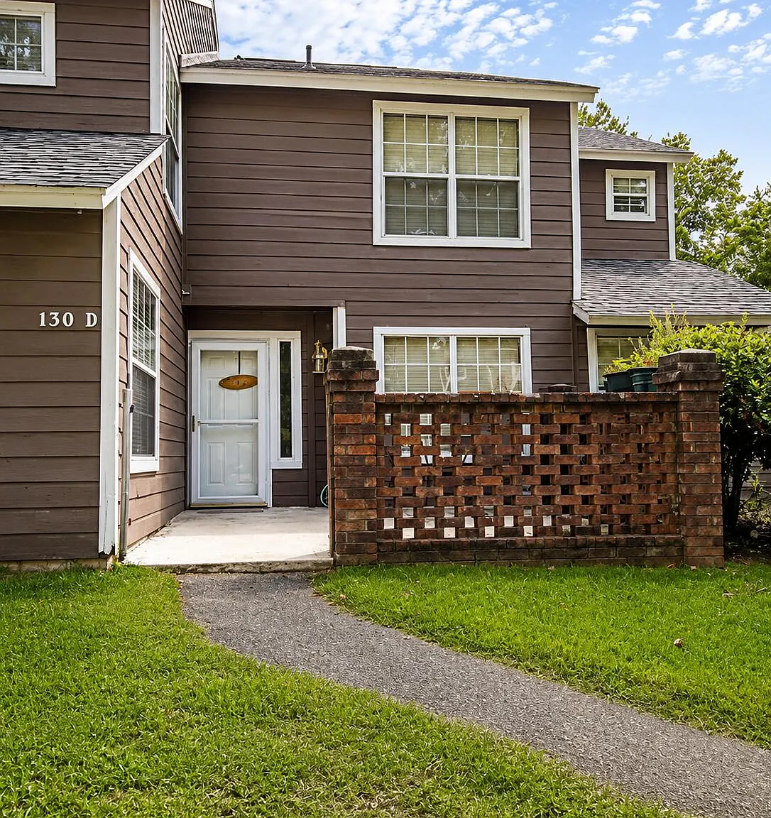2 bed, 2.5 bath, 1143 sqft, $1,900 — Photo 1