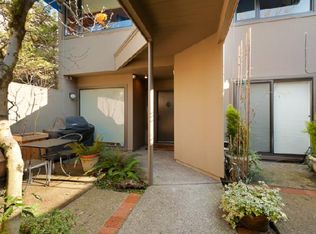 6114 SW Riverpoint Ln, Portland, OR 97239