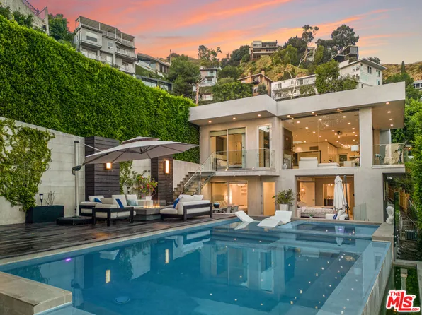 1717 Sunset Plaza Dr, Los Angeles, CA 90069