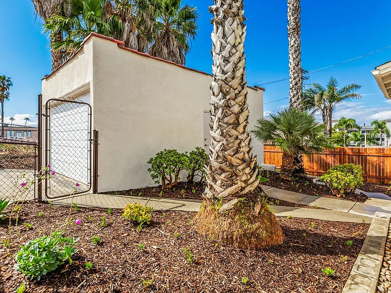 915 Civic Center Dr — Photo 20
