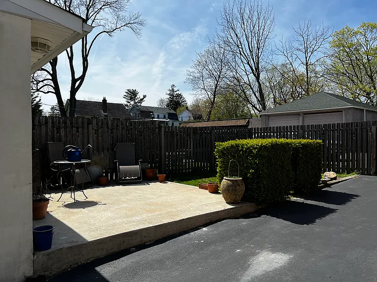 814 Penn St — Photo 12