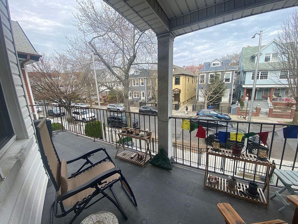 1st image of 420 E 4th St APT 2