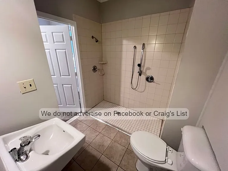 507 W D St — Photo 9