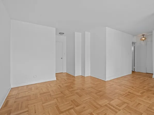 4525 Henry Hudson Parkway West image 5 of 22