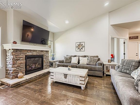 4th image of 1163 Ptarmigan Dr