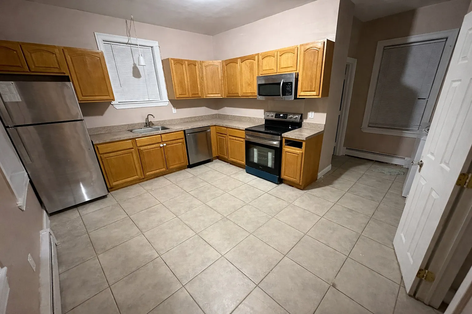 2 bed, 1.5 bath, 3265 sqft, $1,750 — Photo 1