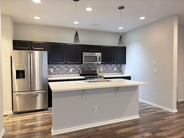 1517 S Dallas Cir — Photo 5