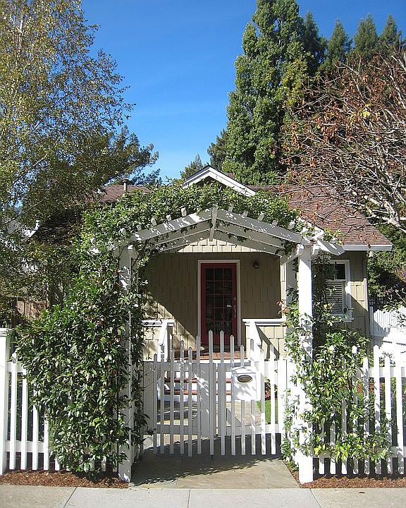 1st image of 431 Holcomb Ave