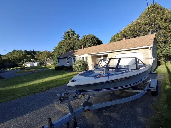 101 Harrington Ln, East Brookfield, MA 01515