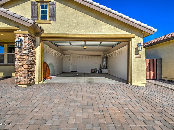 3rd image of 41244 W SOMERSET Drive