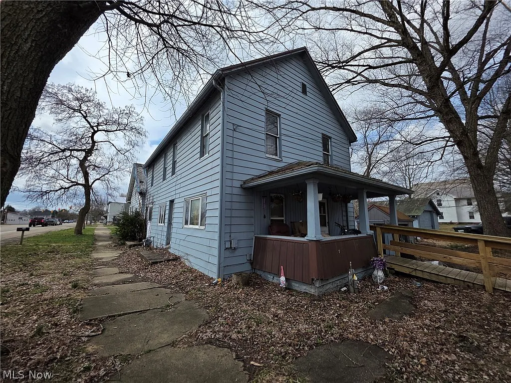 112 E Main St photo 1