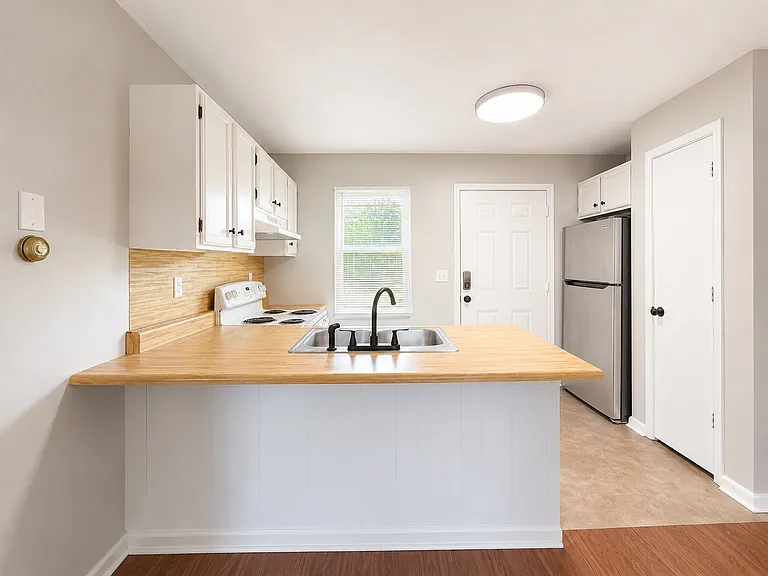 1170 Miller St #2 — Photo 1