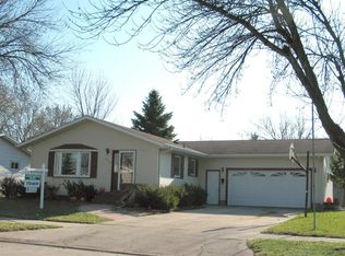 2214 Springbrook Ct, Grand Forks, ND 58201