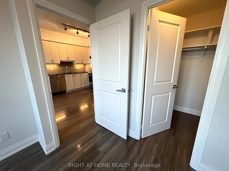7165 Yonge St #705 — Photo 13