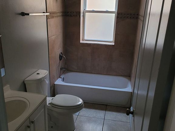 2nd image of 4846 S Michigan Ave #2S