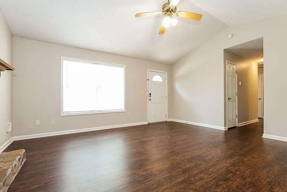 3 bed, 2.0 bath, 1292 sqft, $2,500 — Photo 3