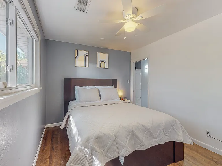 2810 Carolina St NE — Photo 14