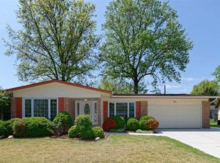 2 Colonial Ct, Florissant, MO