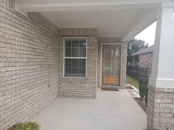 3rd image of 419 Holiday Creek Ln
