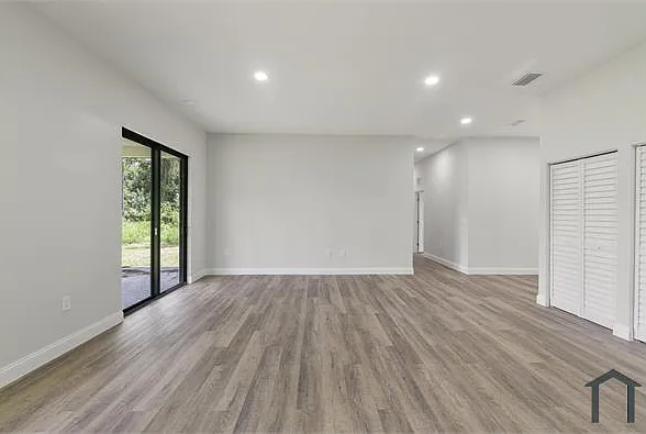 827 Carpenter St E — Photo 12