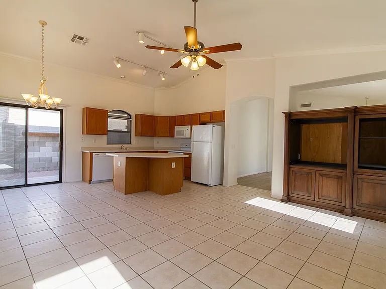 12100 N 89th Dr — Photo 3